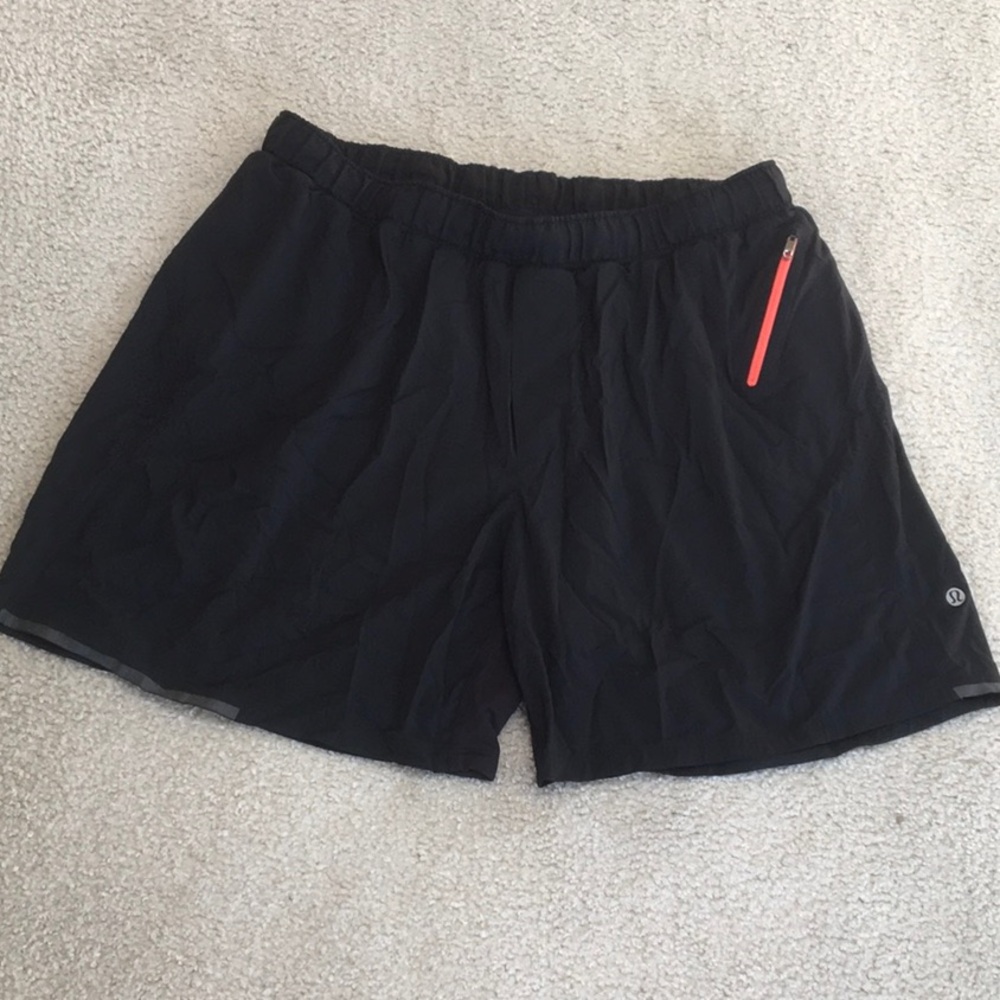 LULULEMON/BLACK-NYLON SHORTSwORANGE TRIM ZIP POCKET